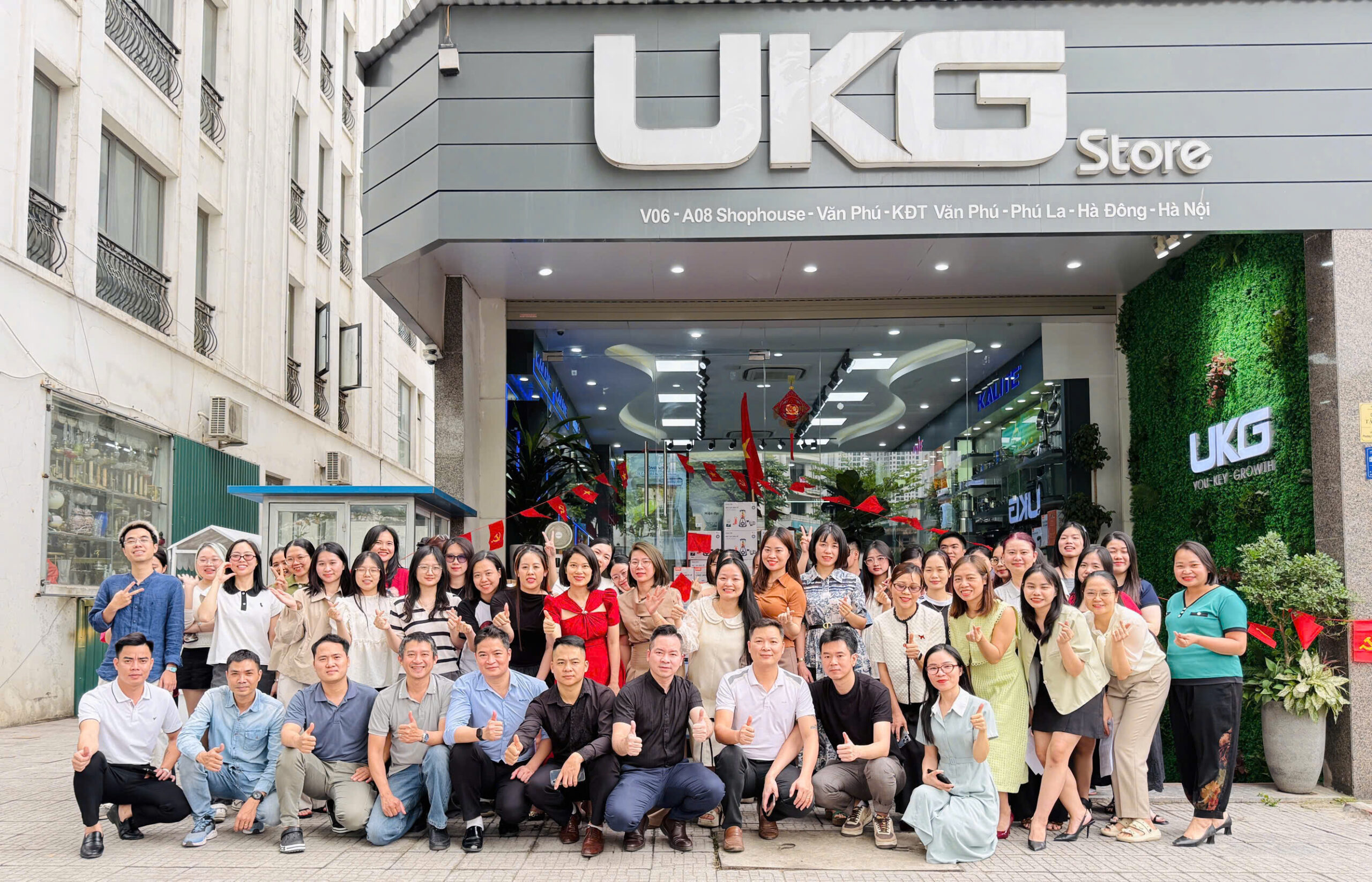 UKG TRAO QUÀ TRI ÂN NHÂN VIÊN NHÂN DỊP LỄ 30/4 – 1/5